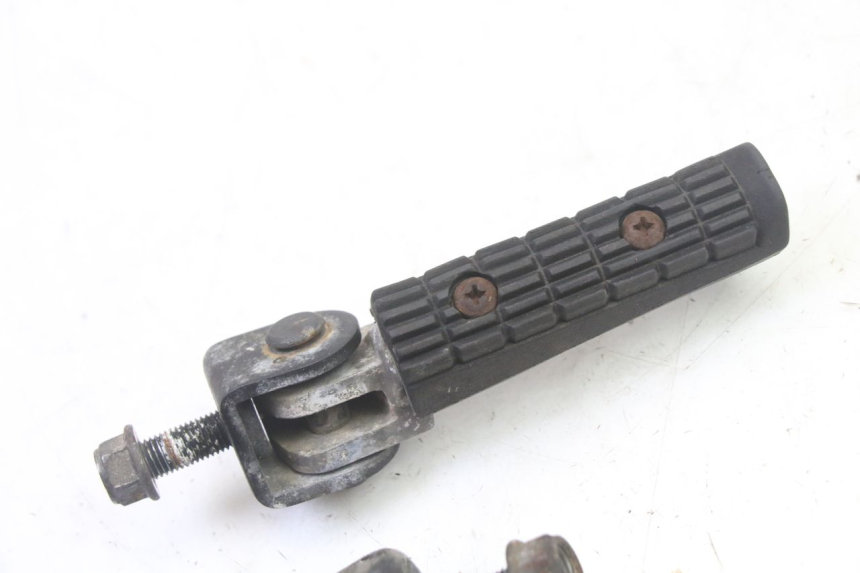 photo de PAAR HINTERE FUSSRASTEN TRIUMPH SPRINT 900 (1995 - 1998)