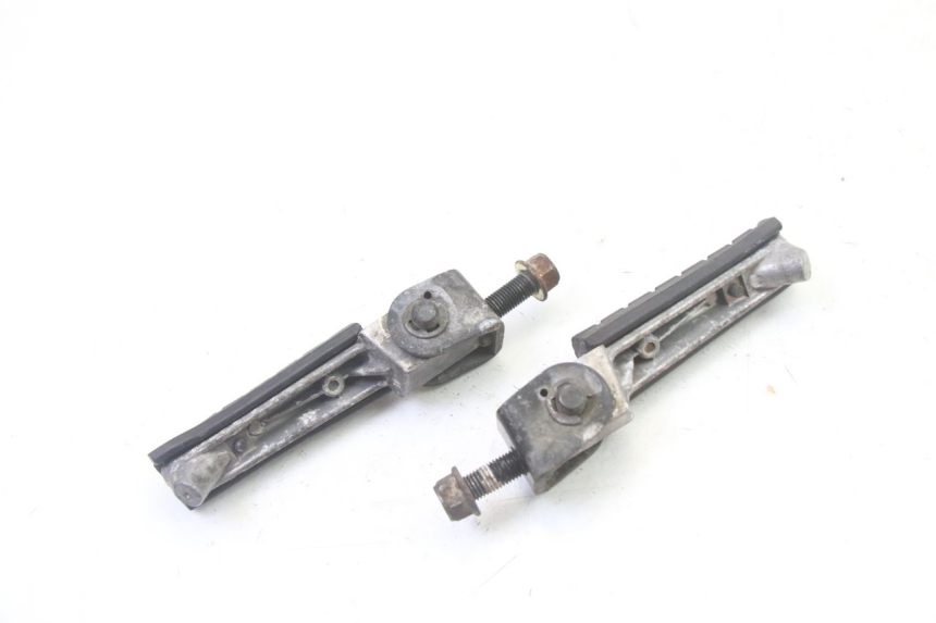 photo de PAAR HINTERE FUSSRASTEN TRIUMPH SPRINT 900 (1995 - 1998)