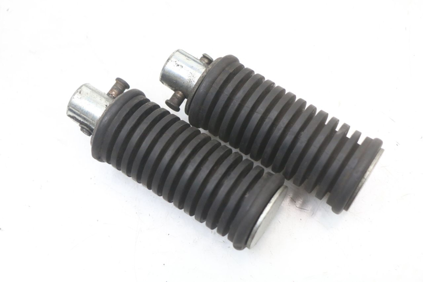 photo de HINTEN FUßRASTENPAAR SUZUKI VL INTRUDER 125 (2004 - 2007)