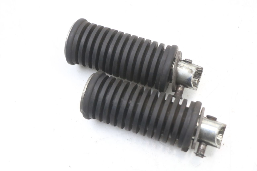photo de HINTEN FUßRASTENPAAR SUZUKI VL INTRUDER 125 (2004 - 2007)