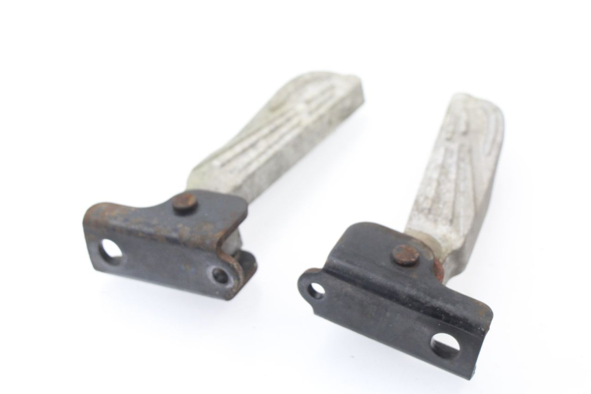 photo de FUSSRASTEN HINTEN SYM TONIK 125 (2010 - 2014)