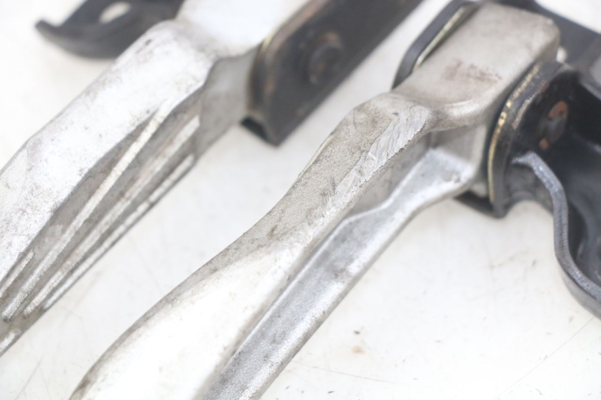 photo de PAAR FUßRASTENHALTER HINTEN SYM SYMPHONY 125 (2009 - 2015)