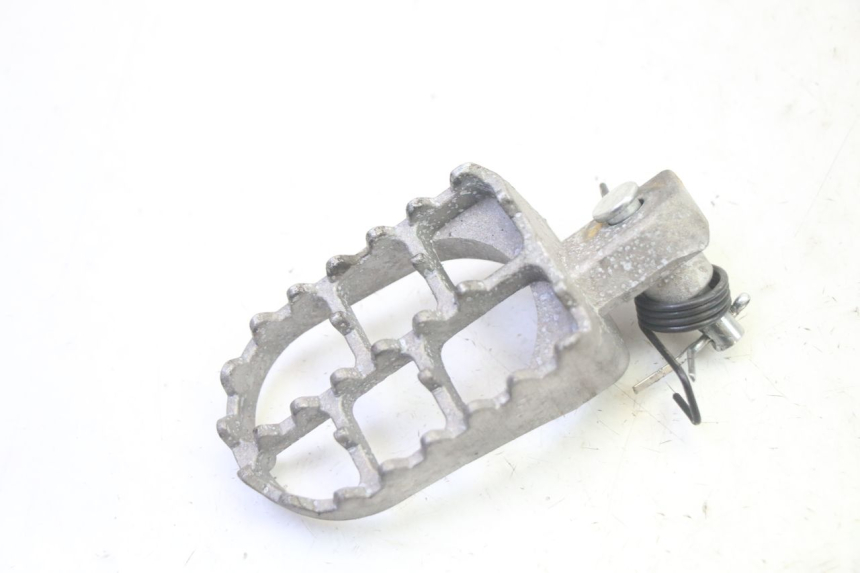 photo de FUSSRASTEN HINTEN YAMAHA TTR 125 (2000 - 2020) - Detailansicht des Bauteils