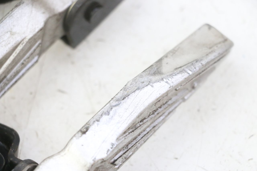 photo de PAAR FUßRASTENHALTER HINTEN PEUGEOT TWEET 4T 50 (2018 - 2020)