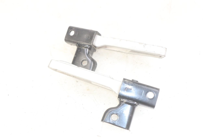 photo de PAAR FUßRASTENHALTER HINTEN PEUGEOT TWEET 125 (2018 - 2021)