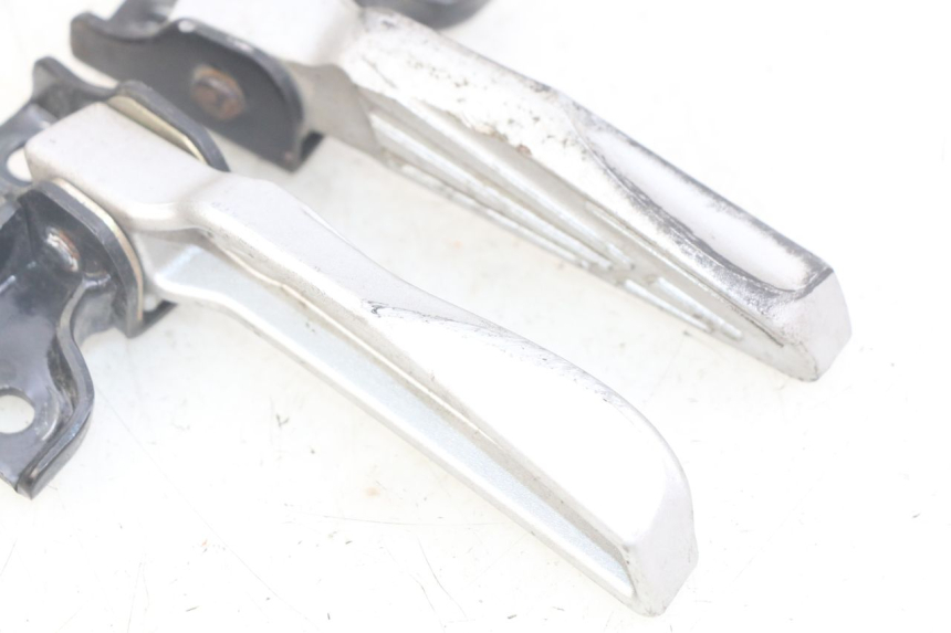 photo de PAAR FUßRASTENHALTER HINTEN PEUGEOT TWEET 125 (2018 - 2021)