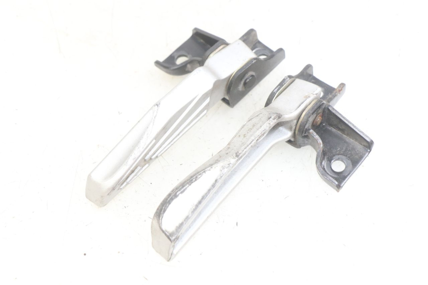 photo de PAAR FUßRASTENHALTER HINTEN PEUGEOT TWEET 125 (2018 - 2021)