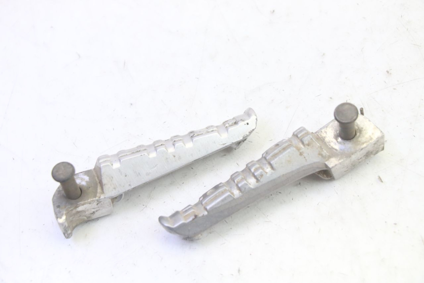 photo de FUSSRASTEN HINTEN YAMAHA TZR 50 (2008 - 2016) - Zoom auf Gebrauchszustand