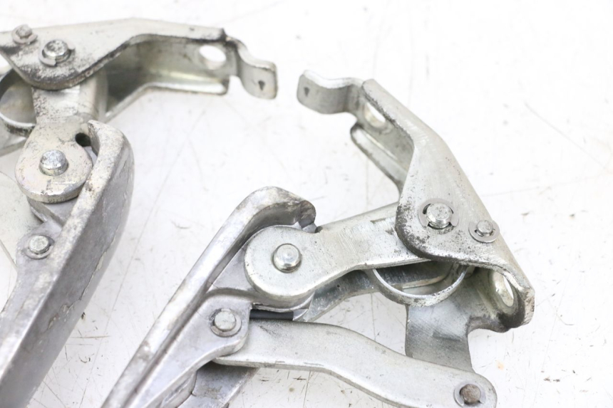 photo de FUSSRASTEN HINTEN PIAGGIO VESPA GTS SUPER IE 125 (2009 - 2016) - Weitere Ansicht des Artikels