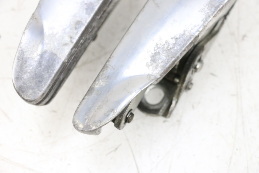 photo de FUSSRASTEN HINTEN PIAGGIO VESPA GTS SUPER IE 125 (2009 - 2016) - Details der Befestigungspunkte