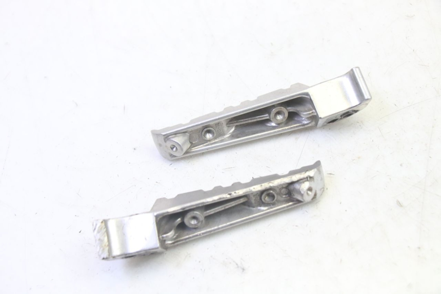 photo de PAAR FUßRASTENHALTER HINTEN YAMAHA X-MAX XMAX 125 (2010 - 2014)