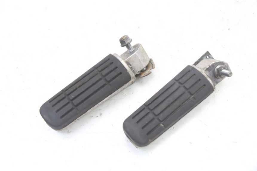 photo de FUSSRASTEN HINTEN YAMAHA FZ6 FAZER S2 600 (2007 - 2011)