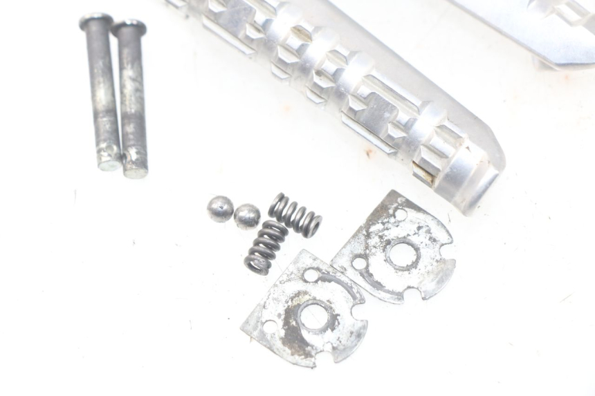 photo de FUSSRASTEN HINTEN YAMAHA YP T-MAX TMAX 530 (2017 - 2020)