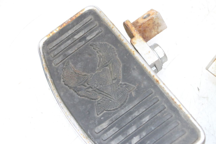 photo de FUSSRASTEN VORN HYOSUNG GV AQUILA 125 (2000 - 2004)