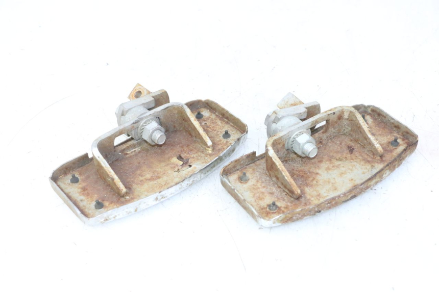 photo de FUSSRASTEN VORN HYOSUNG GV AQUILA 125 (2000 - 2004)