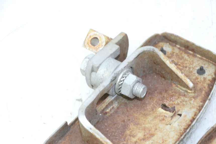 photo de FUSSRASTEN VORN HYOSUNG GV AQUILA 125 (2000 - 2004)