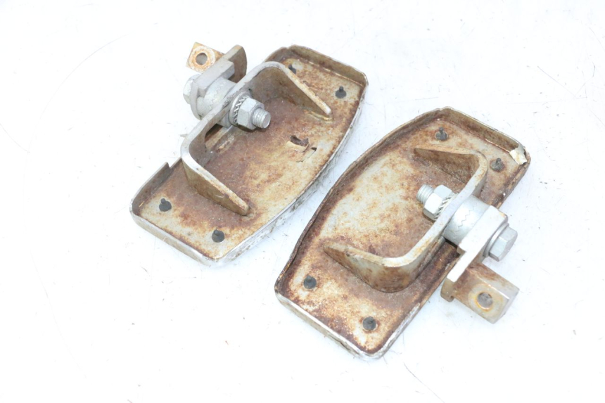 photo de FUSSRASTEN VORN HYOSUNG GV AQUILA 125 (2000 - 2004)