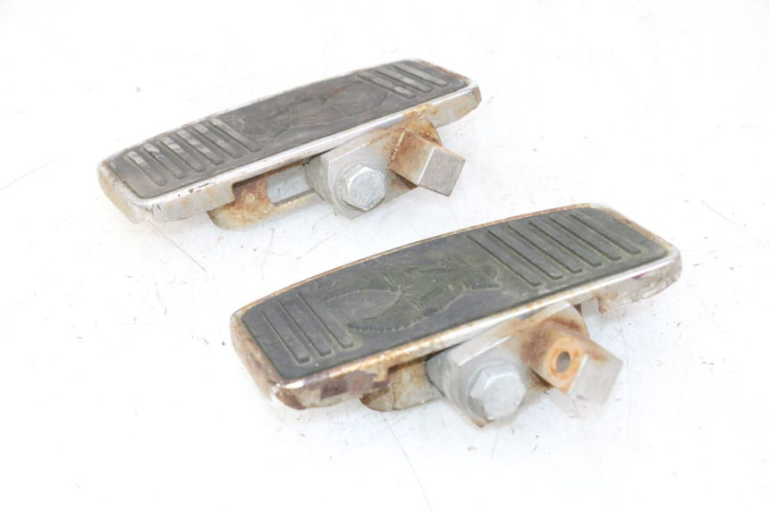 photo de FUSSRASTEN VORN HYOSUNG GV AQUILA 125 (2000 - 2004)