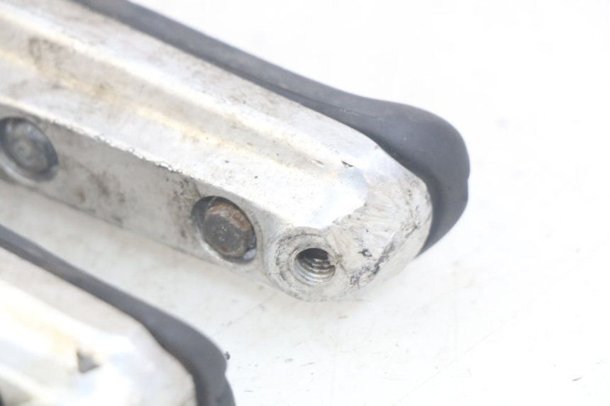 photo de VORDERE FUßRASTENPAAR HONDA CBR F SC25 1000 (1989 - 1992)