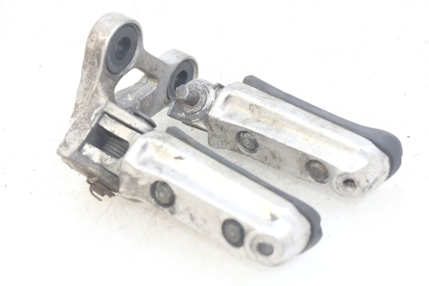 photo de VORDERE FUßRASTENPAAR HONDA CBR F SC25 1000 (1989 - 1992)