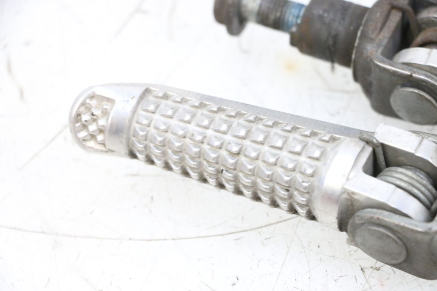 photo de FUSSRASTEN VORN SUZUKI GSXR GSX-R 1000 (2003 - 2004) - Details der Befestigungspunkte