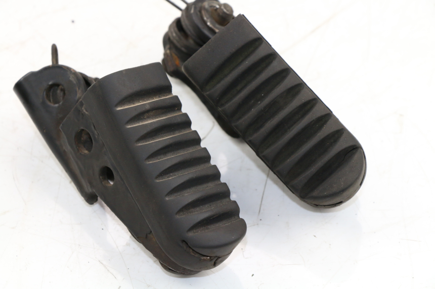 photo de FUSSRASTEN VORN HONDA CLR CITYFLY 125 (1998 - 2003)