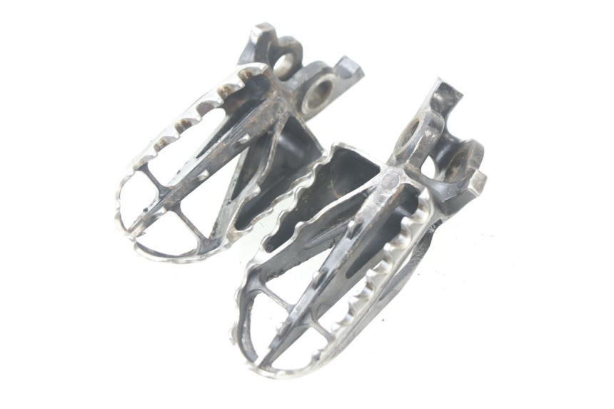 photo de FUSSRASTEN VORN HONDA CRF CR-F 450 (2001 - 2005)