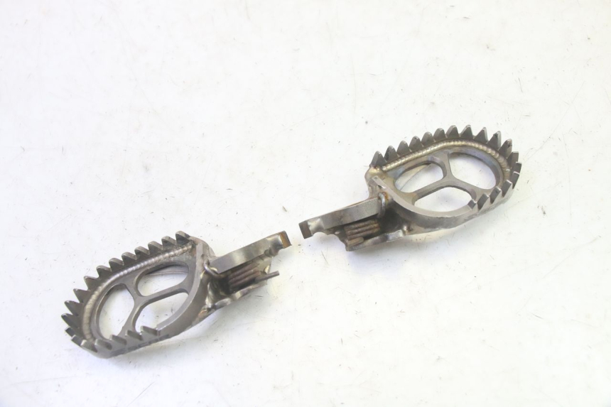 photo de FUSSRASTEN VORN KAWASAKI KXF KX-F 250 (2017 - 2019) - Detailansicht des Bauteils