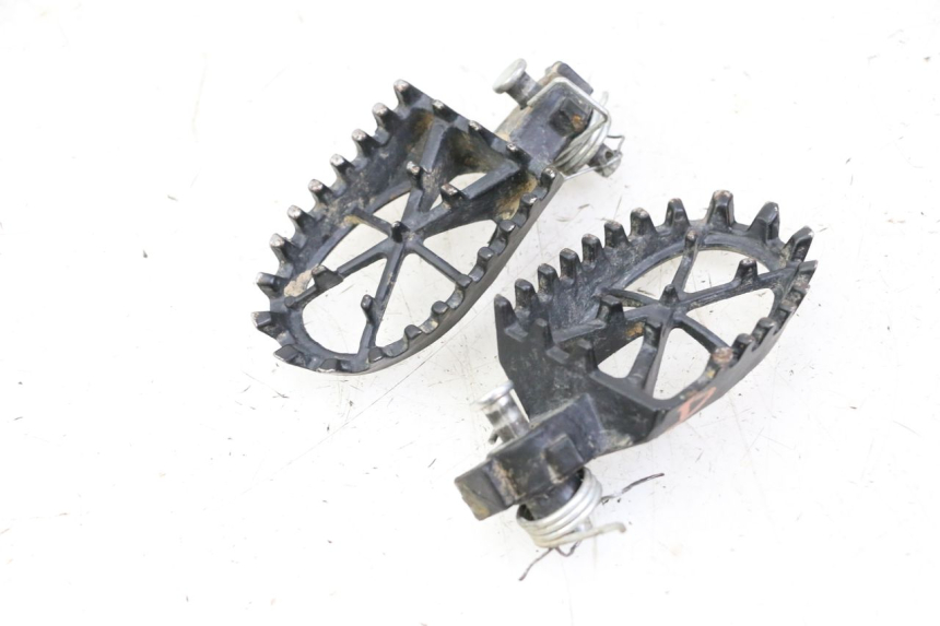 photo de VORDERE FUßRASTENPAAR APOLLO RFZ 125