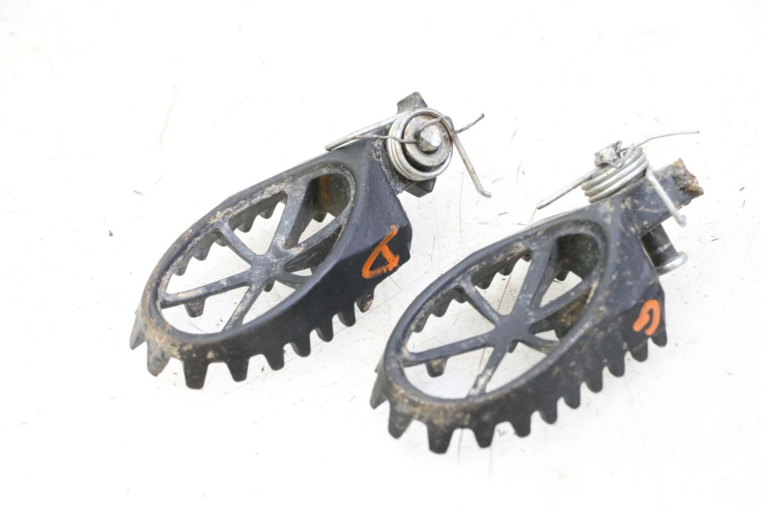 photo de VORDERE FUßRASTENPAAR APOLLO RFZ 125