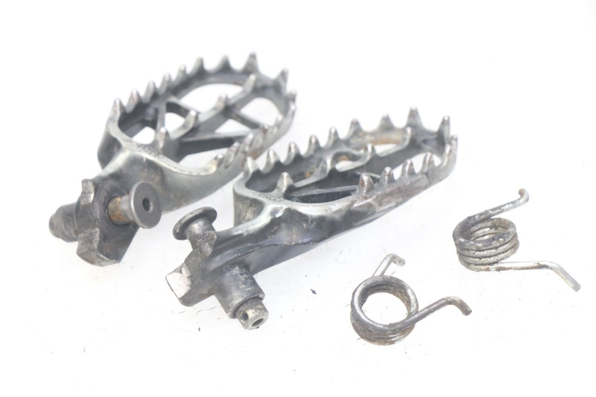 photo de VORDERE FUßRASTENPAAR SUZUKI RM-Z RMZ 250 (2010 - 2016) - Alternative Perspektive