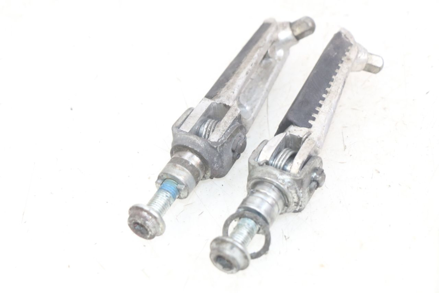 photo de VORDERE FUßRASTENPAAR SUZUKI SV N 650 (1999 - 2002)