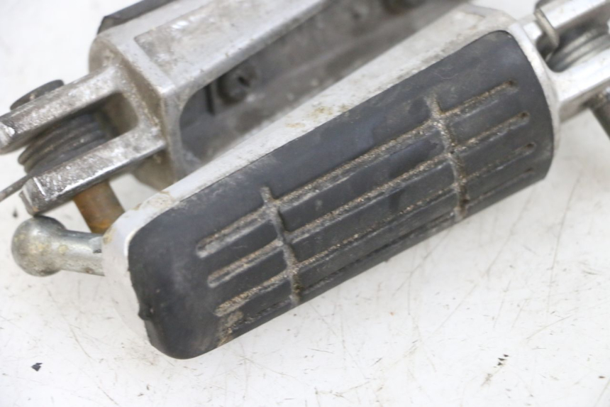 photo de FUSSRASTEN VORN YAMAHA TDM ABS 900 (2002 - 2014) - Oberflächenzustand und Material