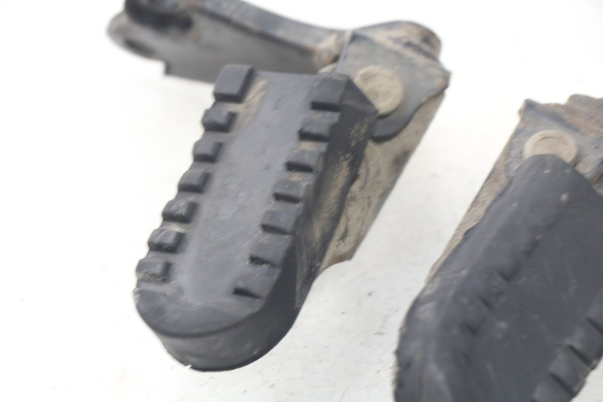 photo de FUSSRASTEN VORN YAMAHA TW 125 (1998 - 2002)