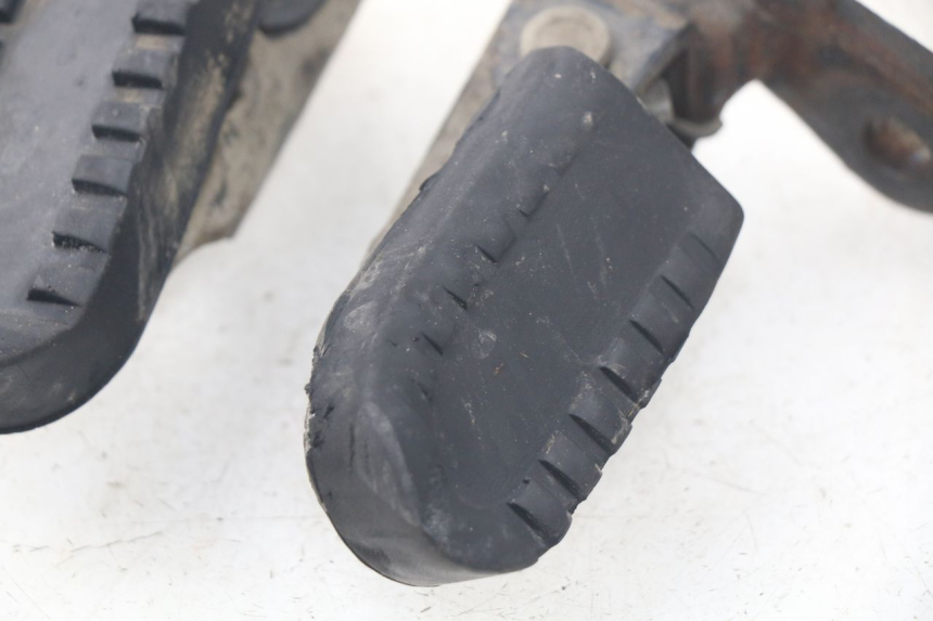 photo de FUSSRASTEN VORN YAMAHA TW 125 (1998 - 2002)