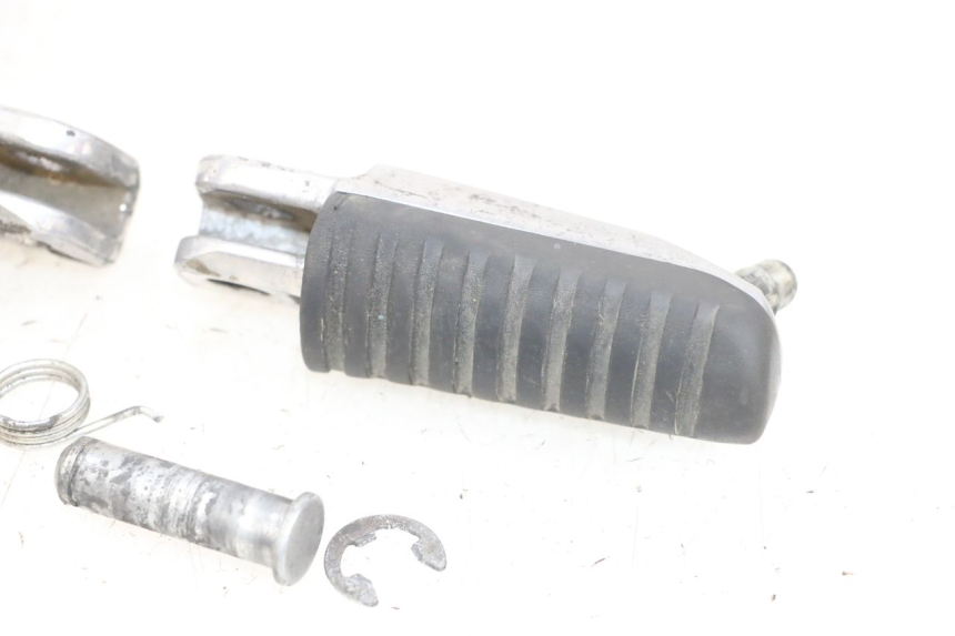 photo de VORDERE FUßRASTE PAAR KAWASAKI ZR 7 750 (1999 - 2004) - Technische Nahaufnahme