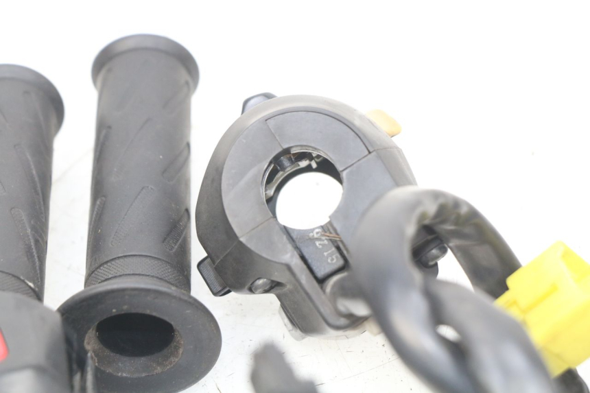 photo de PAAR LENKERENDEN SUZUKI BURGMAN 125 (2007 - 2014) - Technische Nahaufnahme