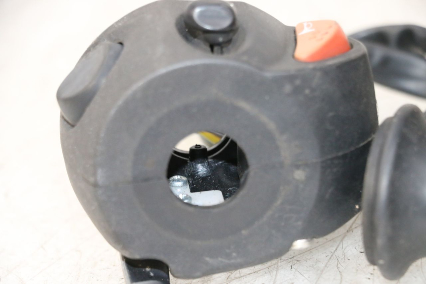 photo de SCHALTER PEUGEOT SATELIS 125 (2013 - 2018) - Technische Nahaufnahme