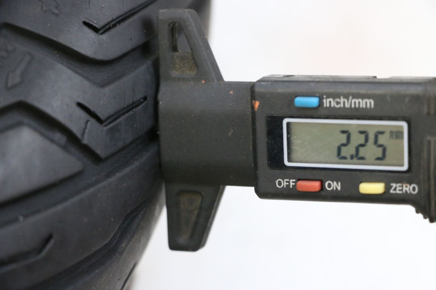 photo de FELGE PAAR PIAGGIO MP3 HPE 300 (2019 - 2026) - Zoom auf Gebrauchszustand