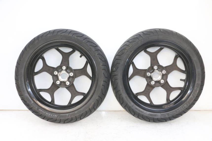 photo de FELGE PAAR PIAGGIO MP3 500 (2016 - 2018) - Detaillierte Sichtprüfung