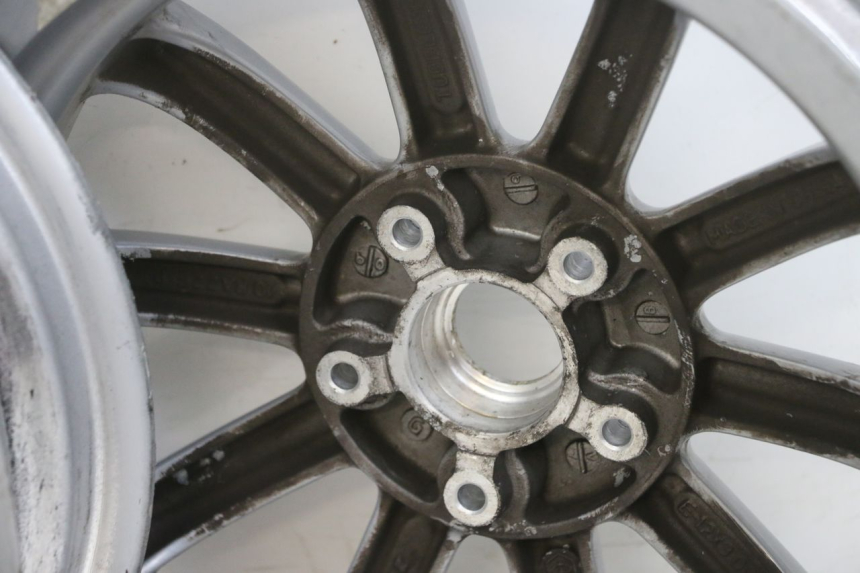 photo de FELGE PAAR PIAGGIO MP3 RL 250 (2007 - 2010) - Fokus auf die Struktur