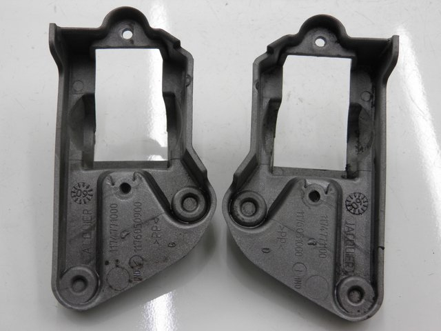 photo de FUSSRASTEN PLATTE HINTEN PEUGEOT JET FORCE CARBU 50 (2003 - 2016)