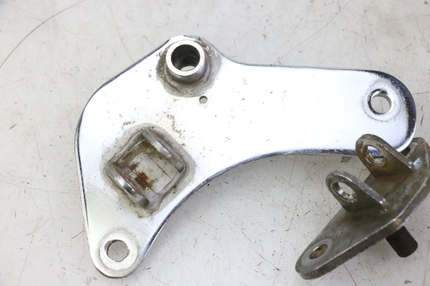 photo de FUSSRASTEN PLATTE VORN HYOSUNG GV AQUILA 125 (2000 - 2004)