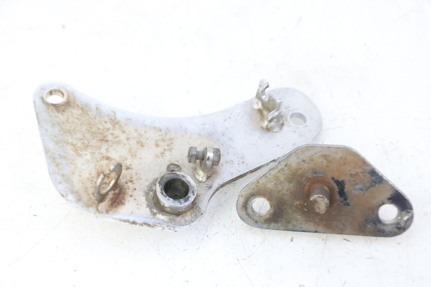 photo de FUSSRASTEN PLATTE VORN HYOSUNG GV AQUILA 125 (2000 - 2004)