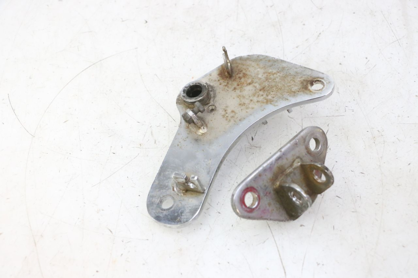 photo de FUSSRASTEN PLATTE VORN HYOSUNG GV AQUILA 125 (2000 - 2004)