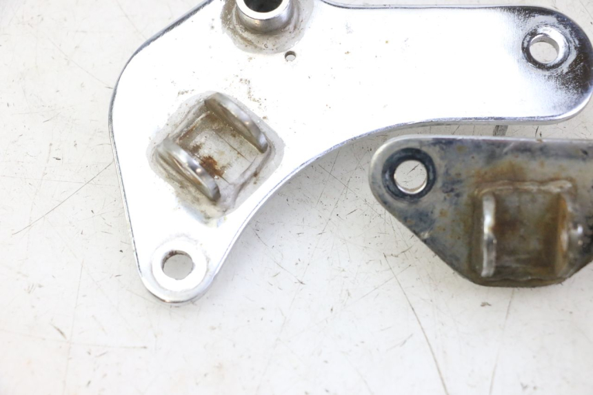 photo de FUSSRASTEN PLATTE VORN HYOSUNG GV AQUILA 125 (2000 - 2004)