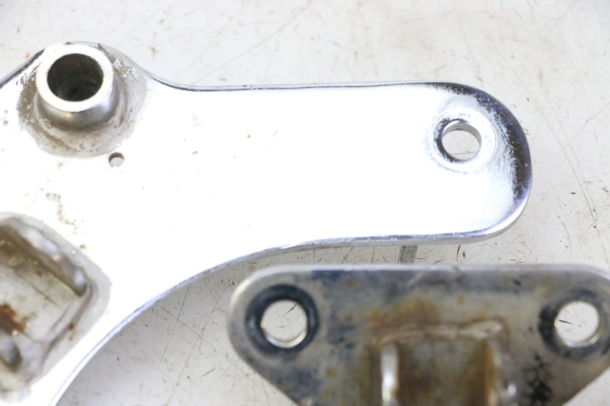 photo de FUSSRASTEN PLATTE VORN HYOSUNG GV AQUILA 125 (2000 - 2004)