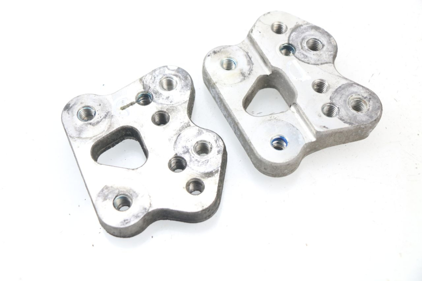 photo de FUSSRASTEN PLATTE VORN SUZUKI GSX-R GSXR 600 (2008 - 2010)
