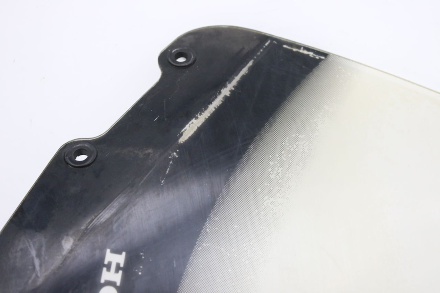 photo de WINDSCHUTZSCHEIBE HONDA FES PANTHEON 125 (2003 - 2007) - Detailansicht des Bauteils