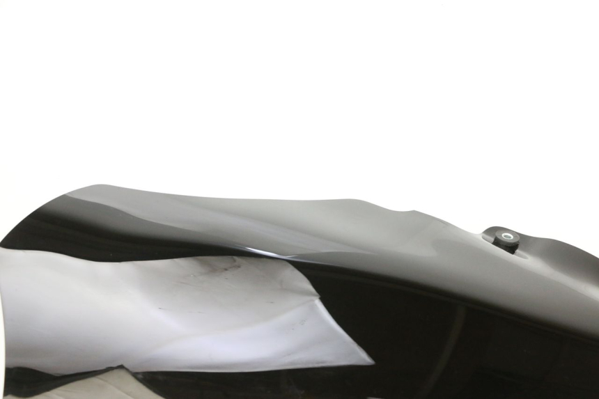 photo de WINDSCHUTZSCHEIBE PIAGGIO MP3 HPE 300 (2019 - 2026) - Fokus auf die Struktur